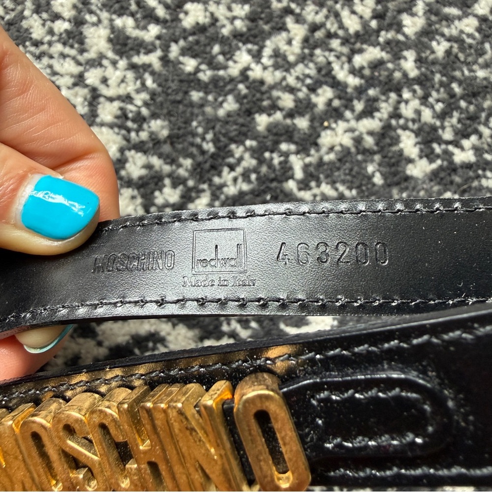 🖤Moschino BLACK wristlet with Gold🖤 - Picture 12 of 14